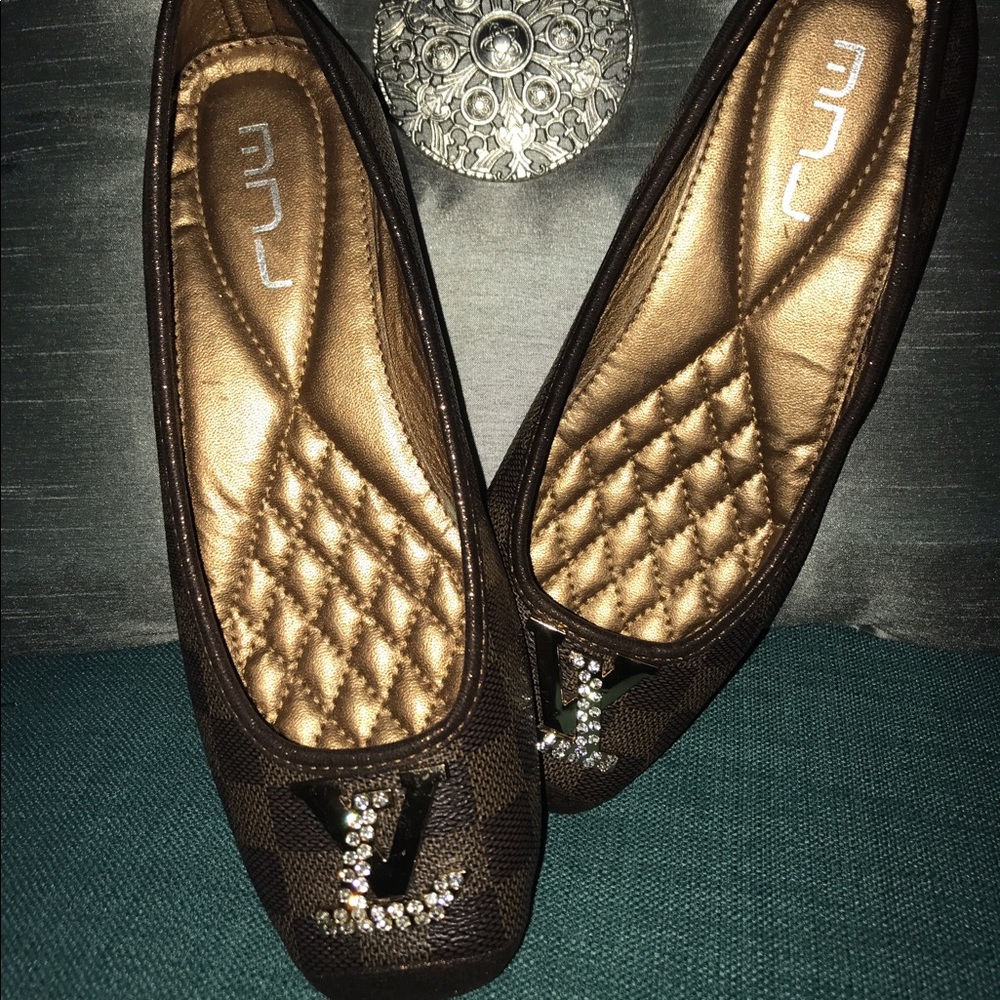 **FINAL REDUCTION**LIMITED EDITION Damier Size 39