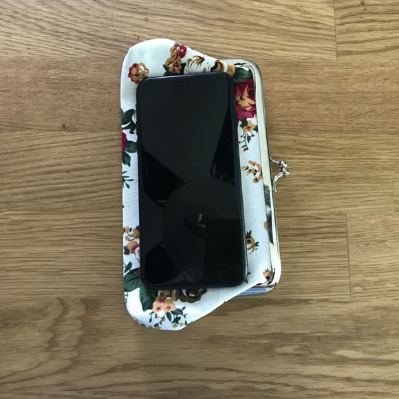 Floral snap top coin purse (only white left). - Picture 4 of 4