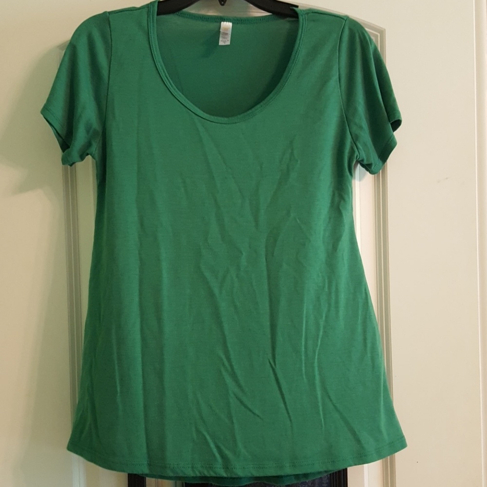 Lularoe Green Classic T