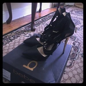 Bebe pumps