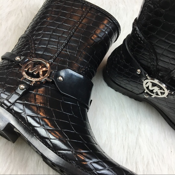 Michael Kors black crocodile print ankle rainboot - Picture 5 of 6
