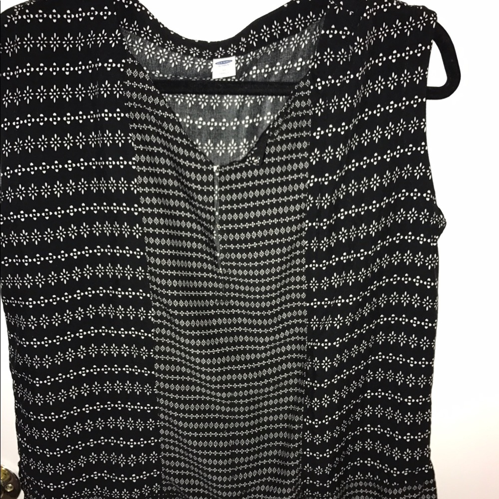 Patterned old navy blouse