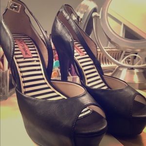 Betsey Johnson- "Belee" 8.5