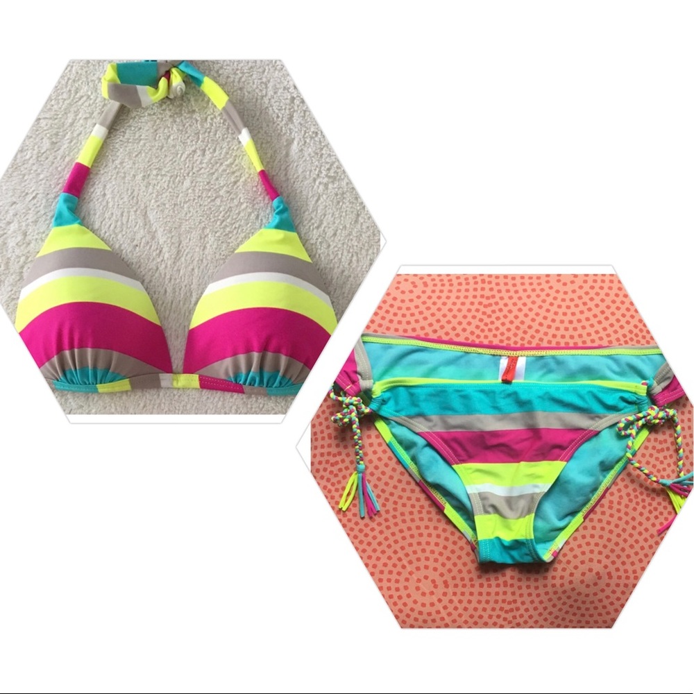 NWOT Padded bikini top & Bottom! Size Medium.