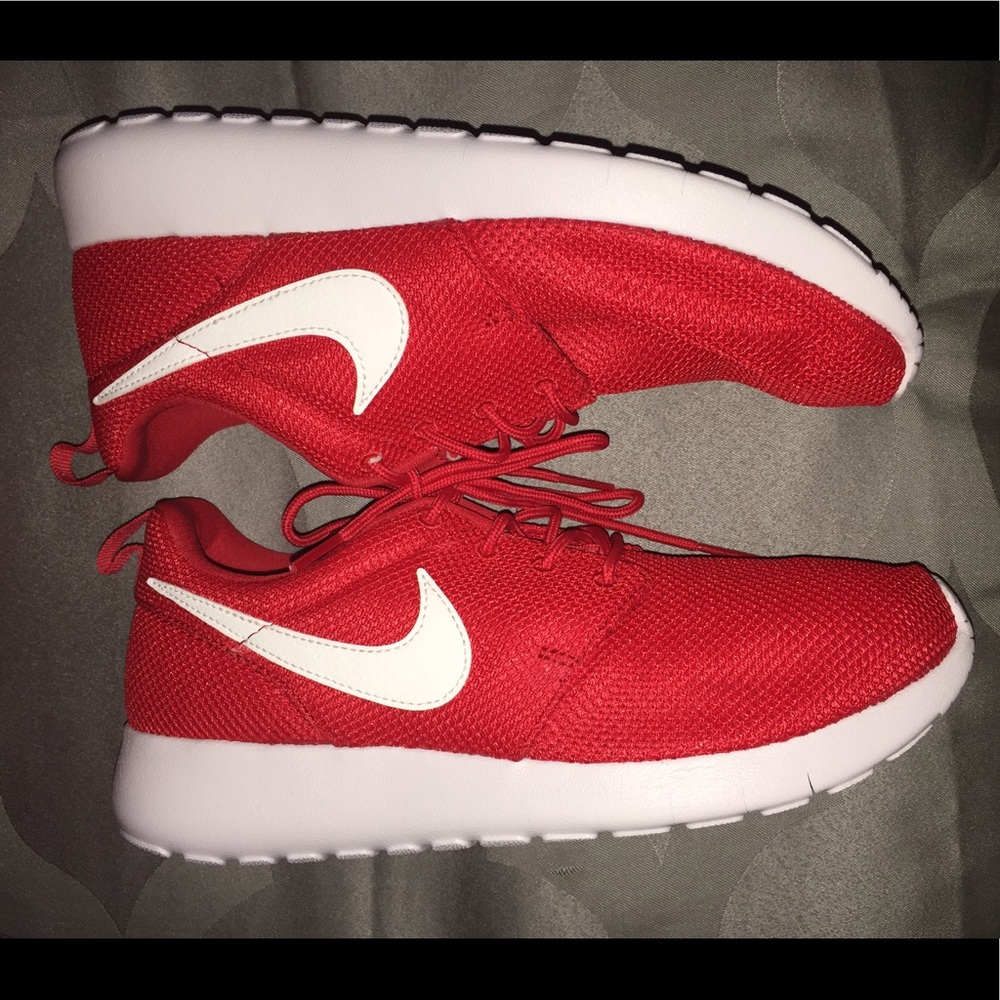 Red Nike Roshe