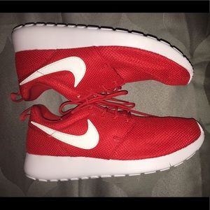 Red Nike Roshe