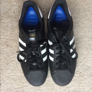 Adidas superstars in black