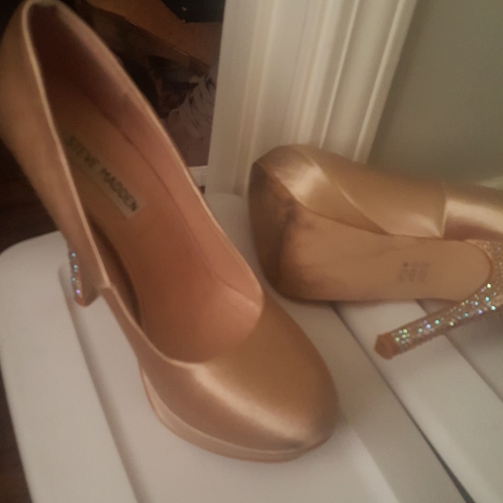 Shoes - Picture 2 of 2