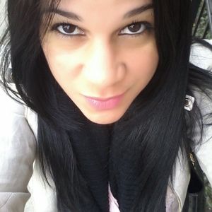 Meet your Posher, Adria