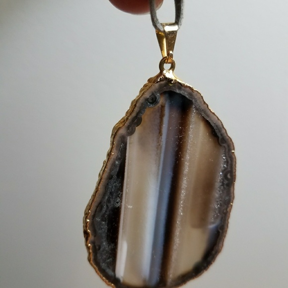 Agate Pendant trimmed in Gold - Picture 3 of 7