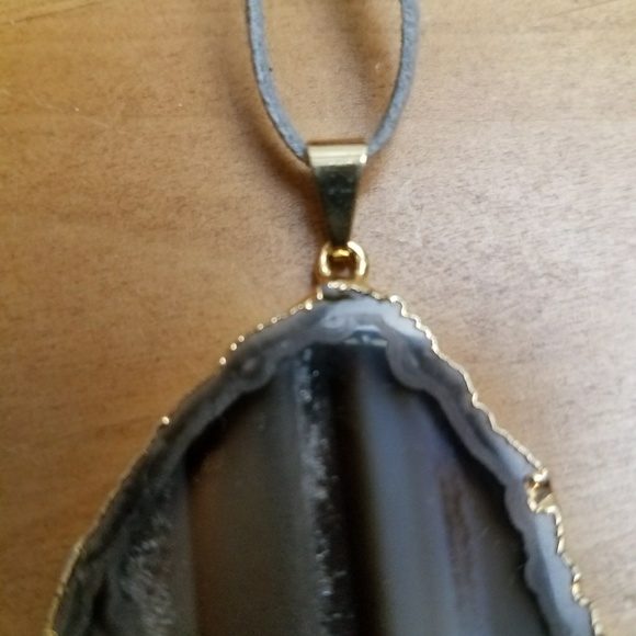 Agate Pendant trimmed in Gold - Picture 6 of 7