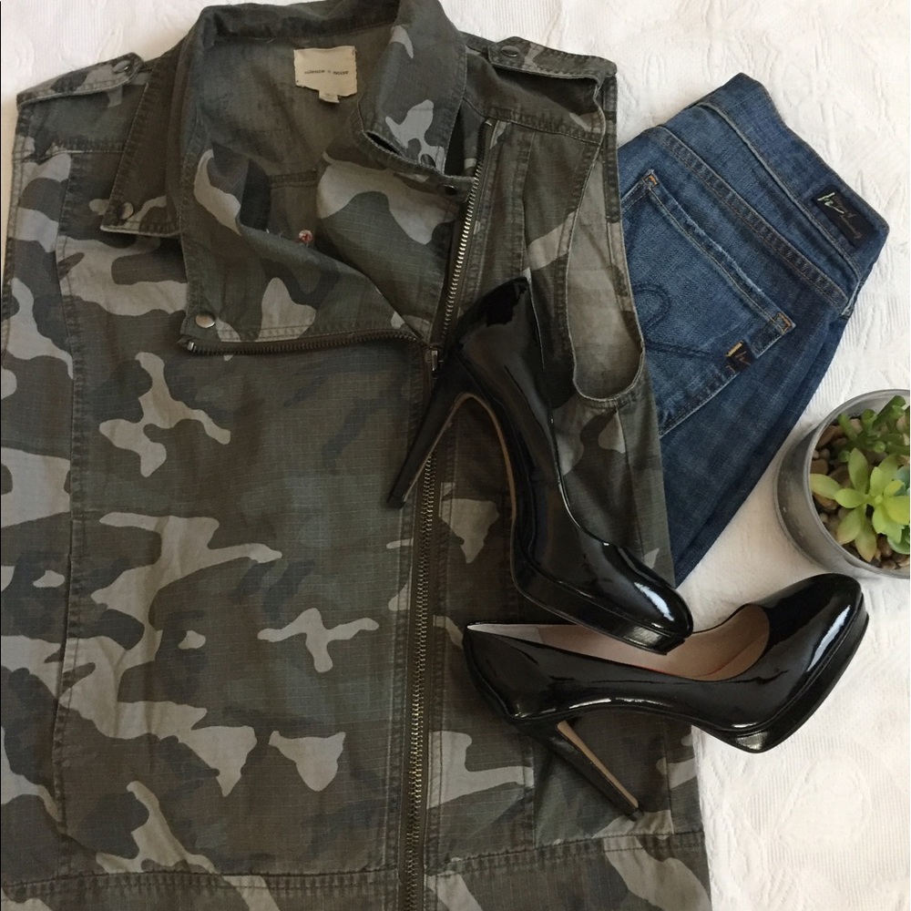 Urban Outfitters Camo Vest - Picture 3 of 7