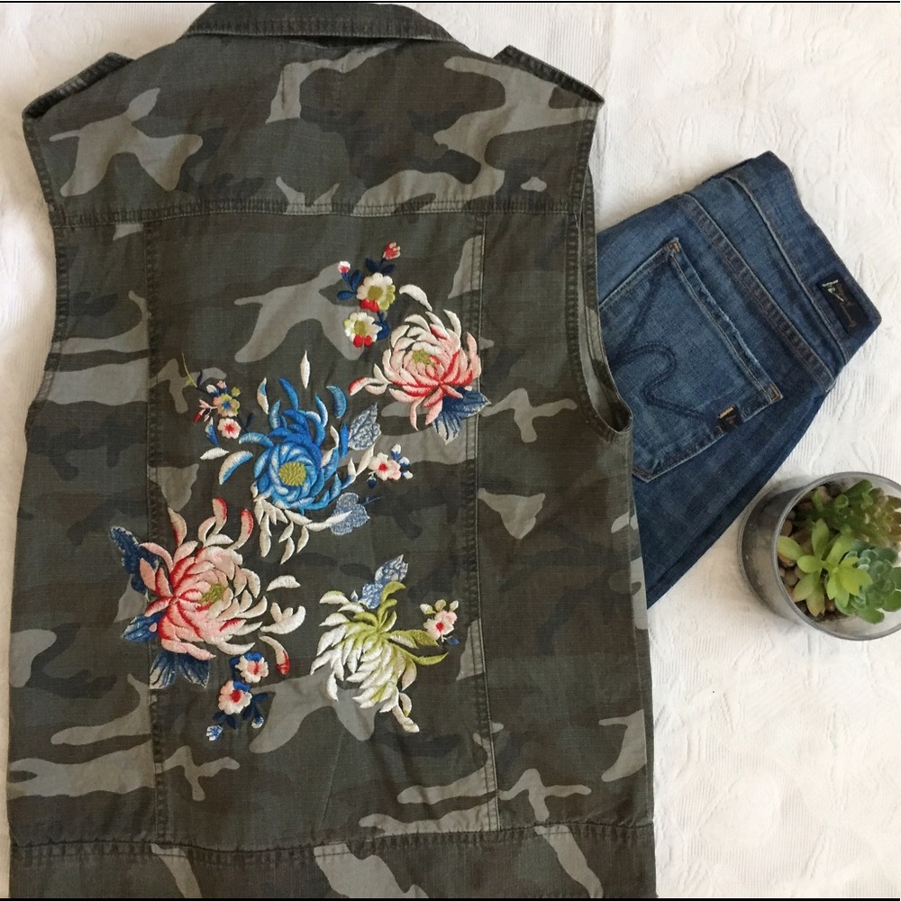 Urban Outfitters Camo Vest - Picture 6 of 7