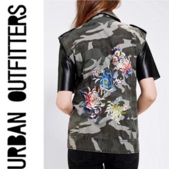 Urban Outfitters Camo Vest - Picture 2 of 7