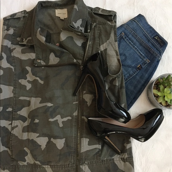 Urban Outfitters Camo Vest - Picture 3 of 7