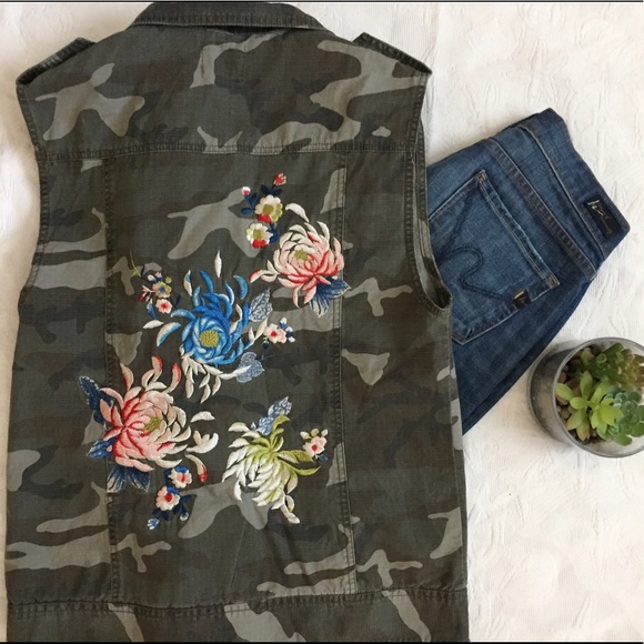 Urban Outfitters Camo Vest - Picture 6 of 7