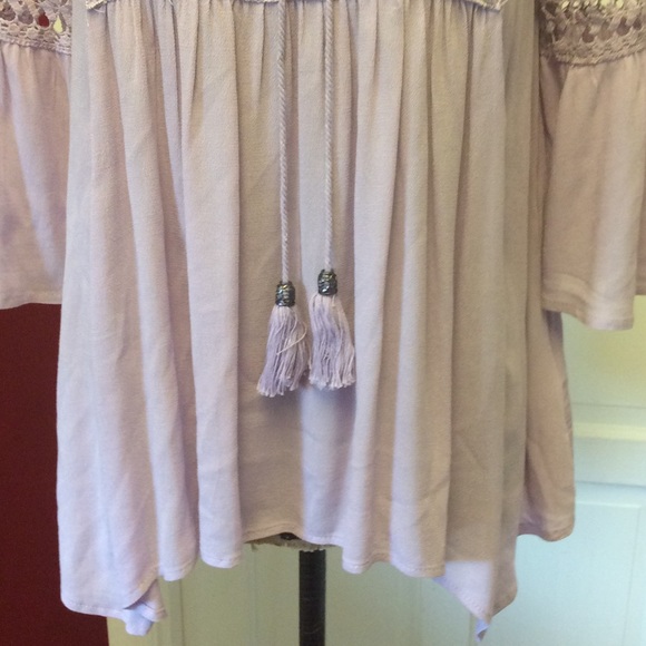 NWT 😍gorgeous light purple lace blouse😍sm, med - Picture 4 of 8