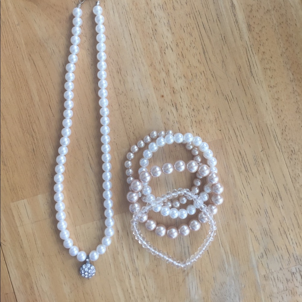 Bundle of jewelry /costume