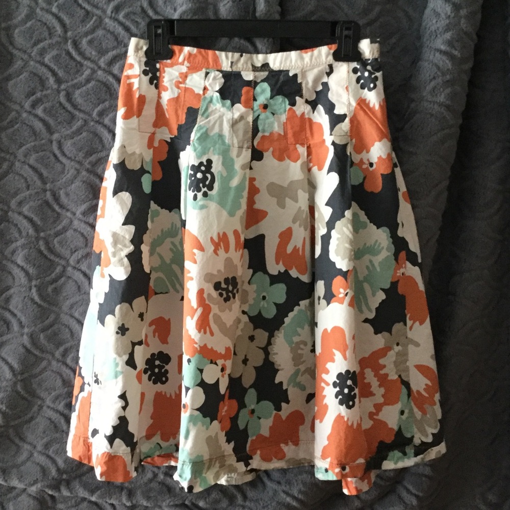 Closing Closet Sale! Merona size 2 skirt floarl
