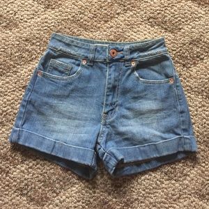 Bullhead mom shorts