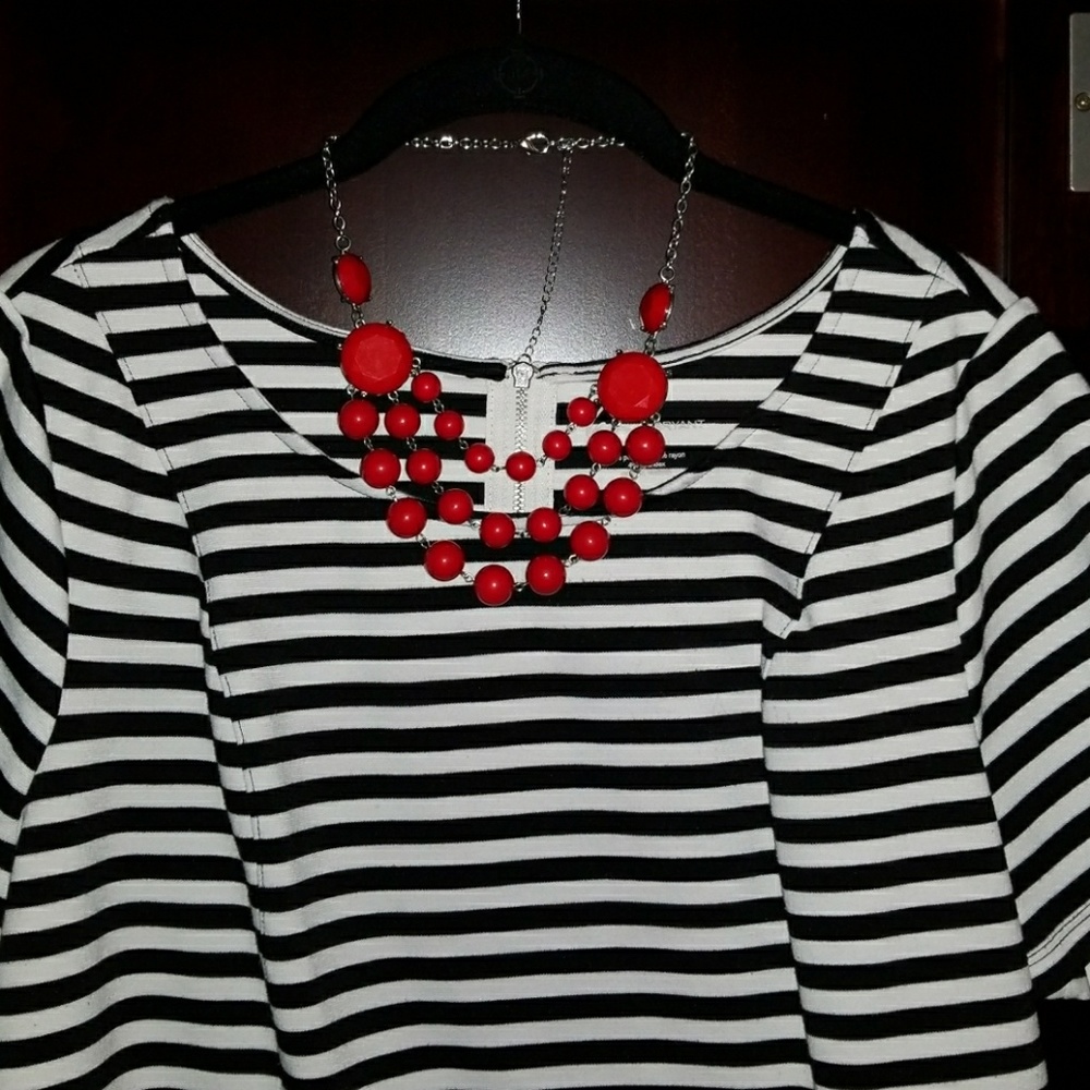 Red Beaded necklace in Silver setting