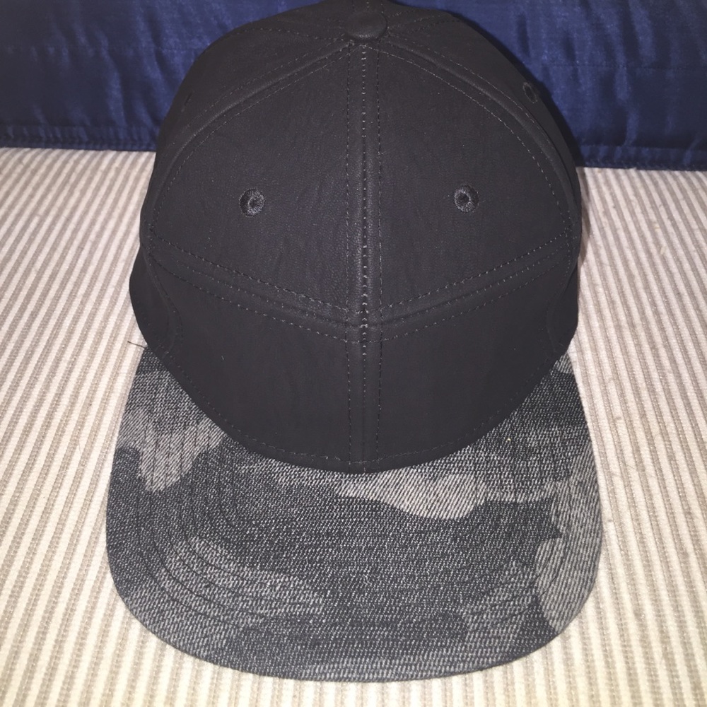 Snapback hat - Picture 2 of 3