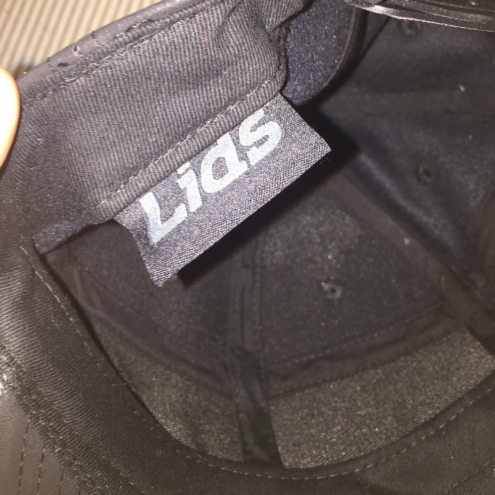 Snapback hat - Picture 3 of 3