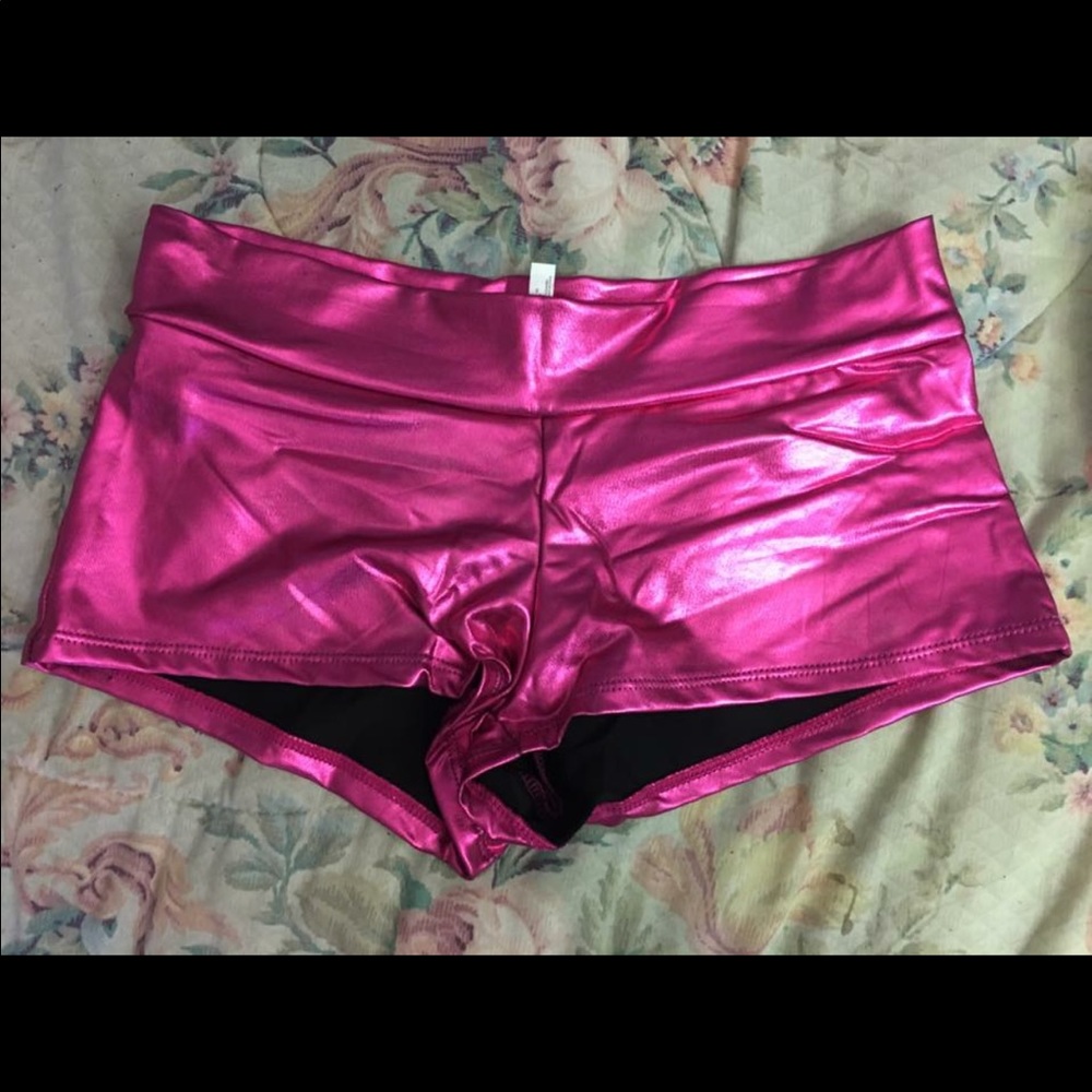 Iheartraves pink booty shorts