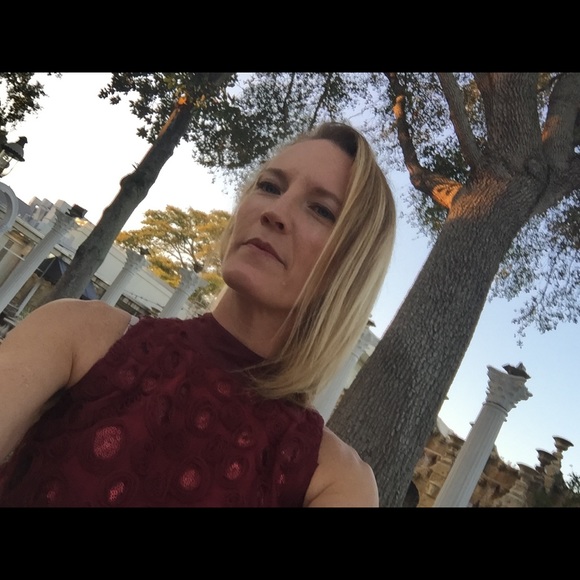 Meet your Posher, Angela - Picture 2 of 4