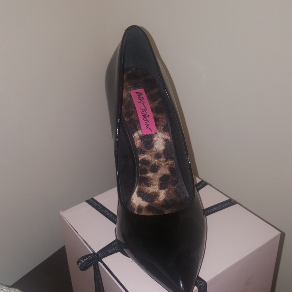 shoes - Picture 2 of 3
