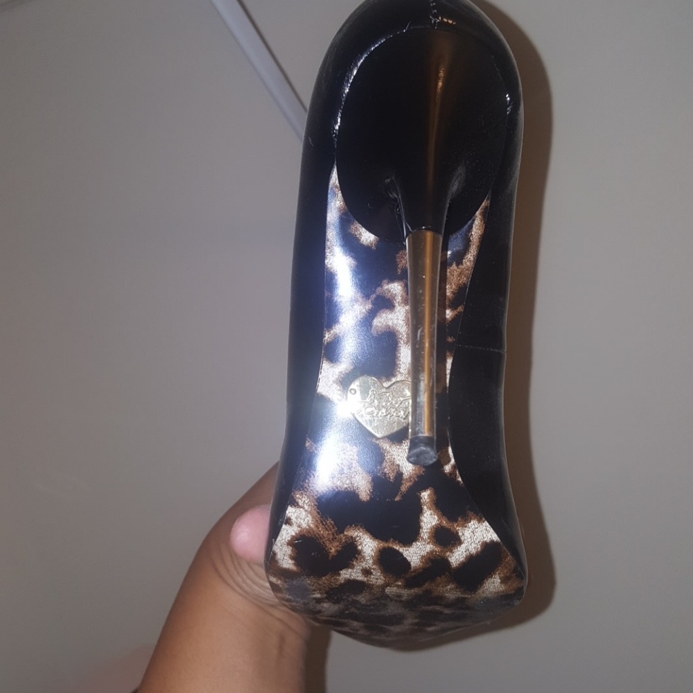 shoes - Picture 3 of 3