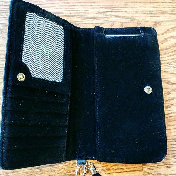 ⬇️🎉🎉 Gray Wristlet with Charger - Picture 4 of 4