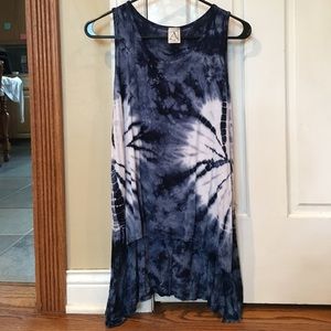 Tank shirt that is blue the die for juniors