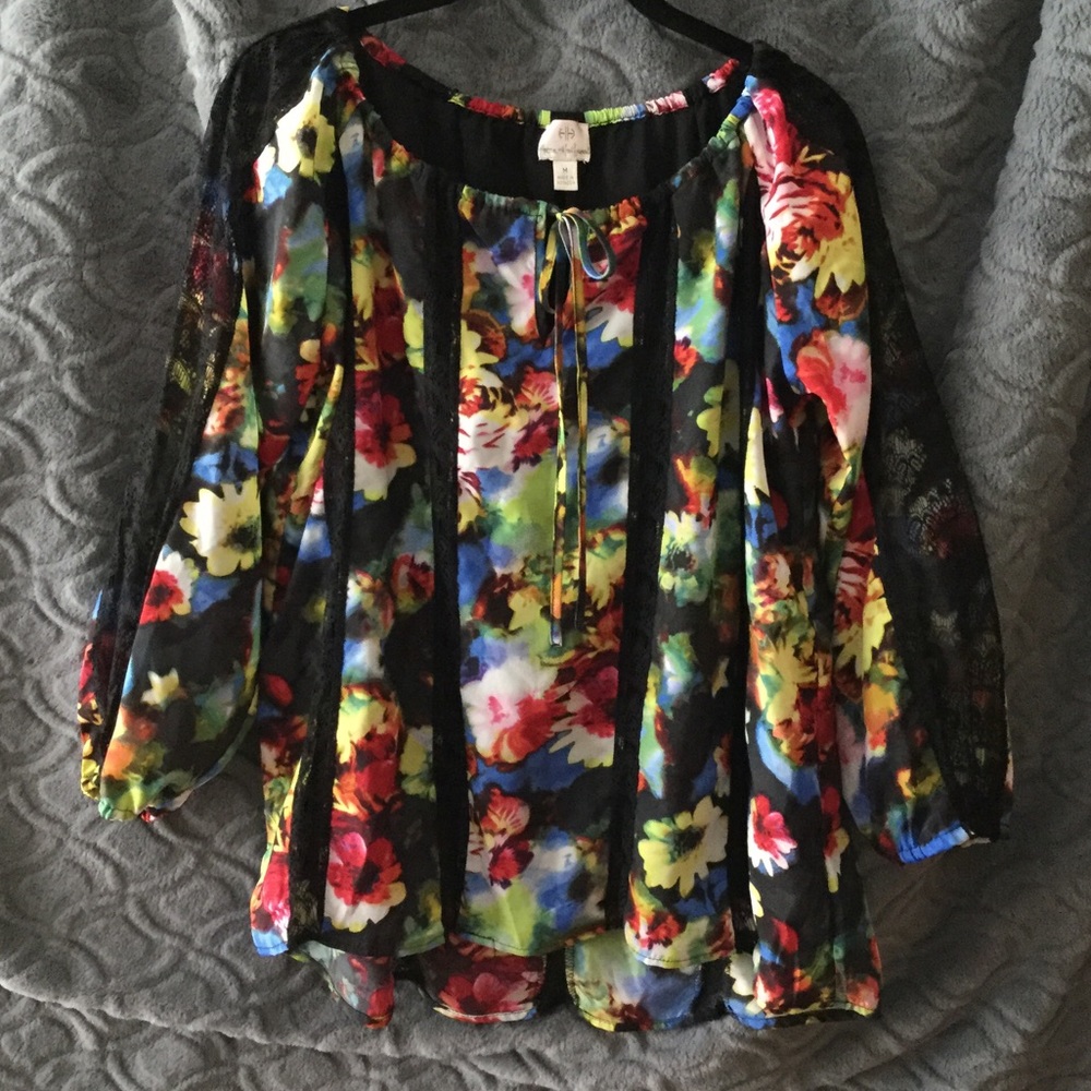 Closing Closet!Hot in Hollywood Blk/Floral BlouseM