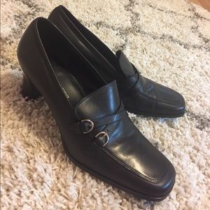 Black shoes with heel