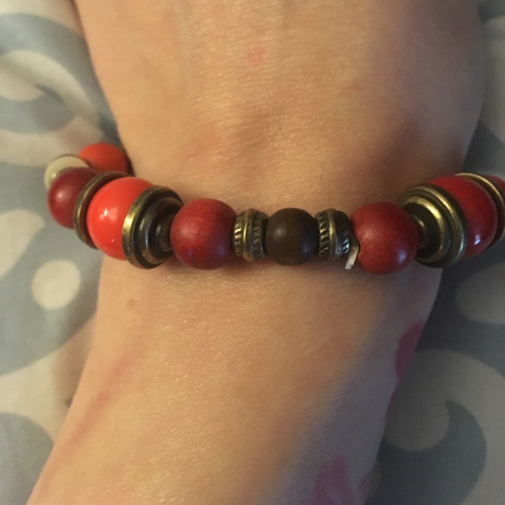 Red and oranges beaded bracelet