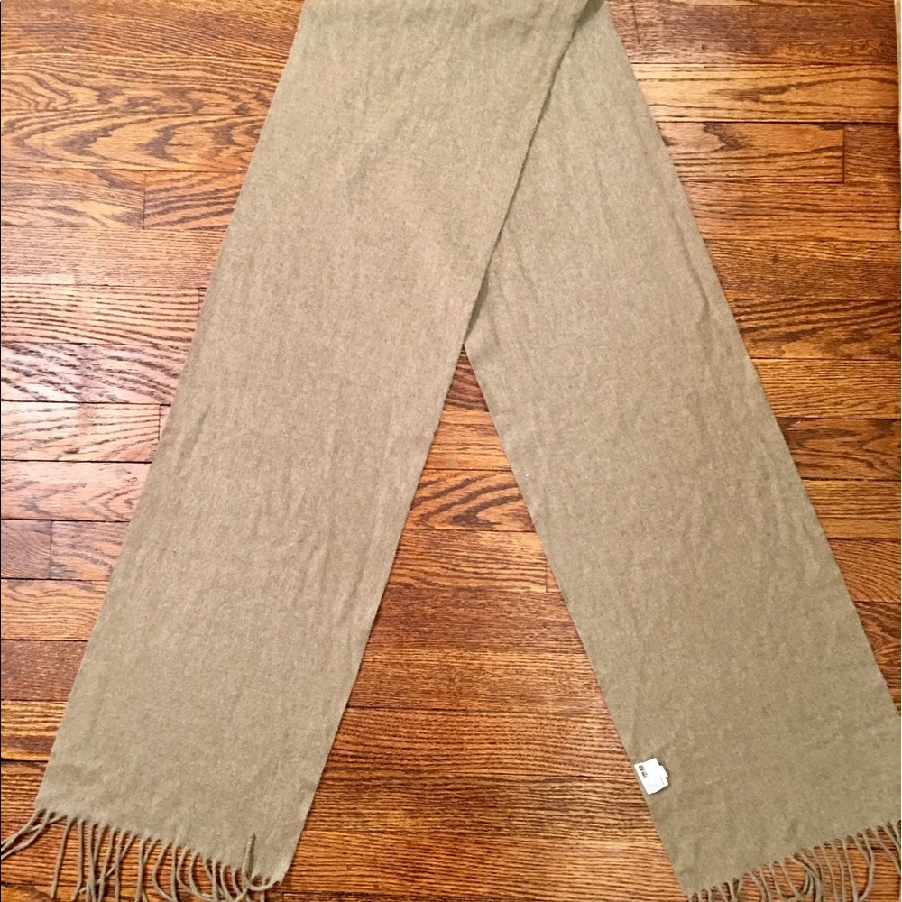 100 percent Cashmere Scarf
Toupe
