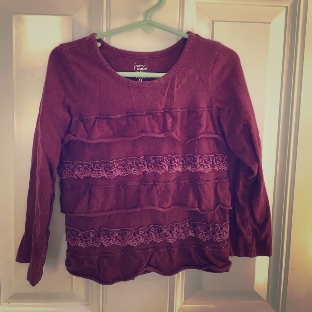 Girls long sleeve shirt size 4. Maroon.