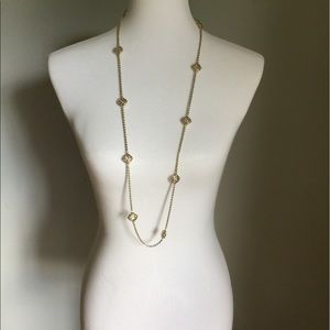 Kendra Scott necklace