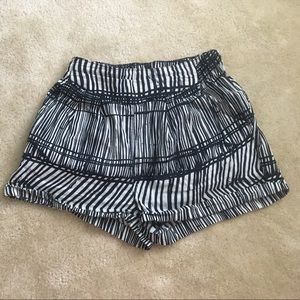 H & M elastic waist shorts