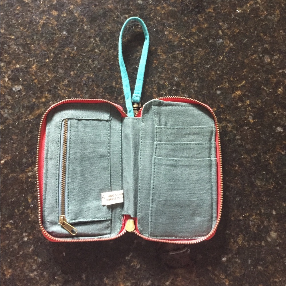 Colorful wristlet! - Picture 4 of 4