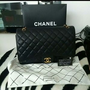 Stunning authentic Chanel Classic Maxi Lambskin