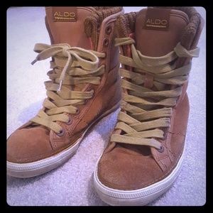 Almost perfect condition fashion Aldo high tops