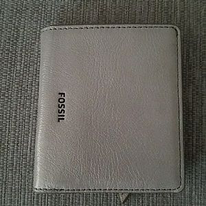 Fossil bi-fold wallet NWOT