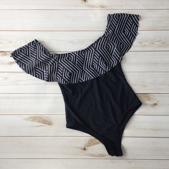 💙 LAST ONE 💙 Ruffle Black & White One Piece - Picture 2 of 7