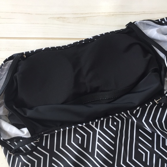 💙 LAST ONE 💙 Ruffle Black & White One Piece - Picture 4 of 7