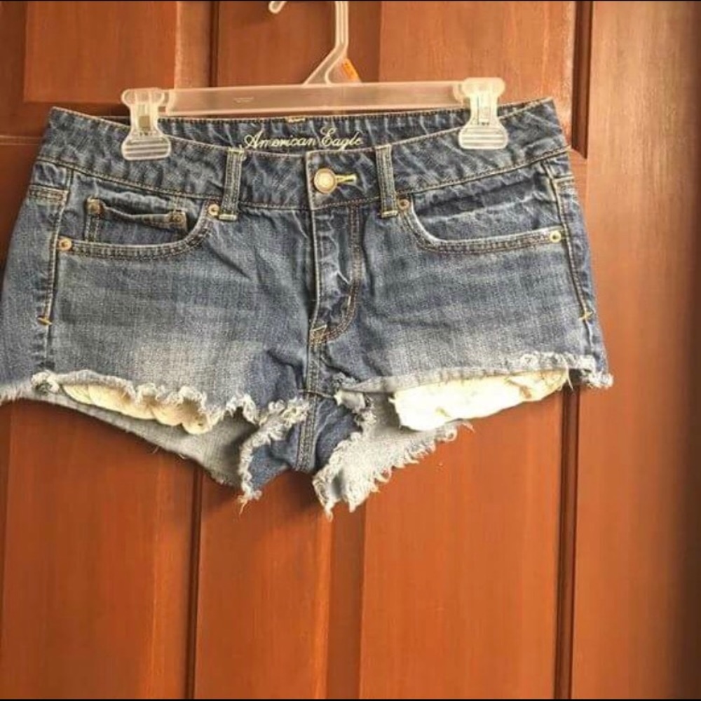 American Eagle Women's Shorts with exposed pocket