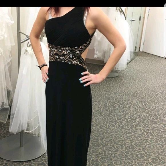 Long black prom dress - Picture 4 of 4