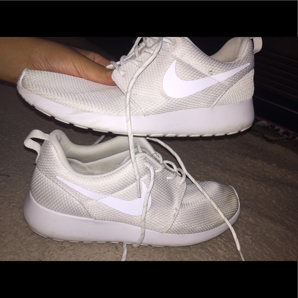 White Nike Roshe SOLD🚫