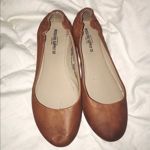 Pair of brown/tan flats!